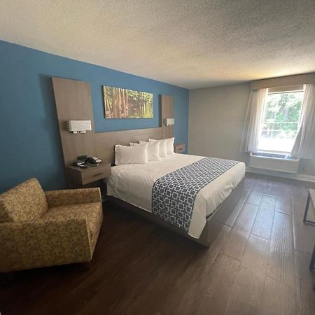 Rodeway Inn Columbia Bagian luar foto