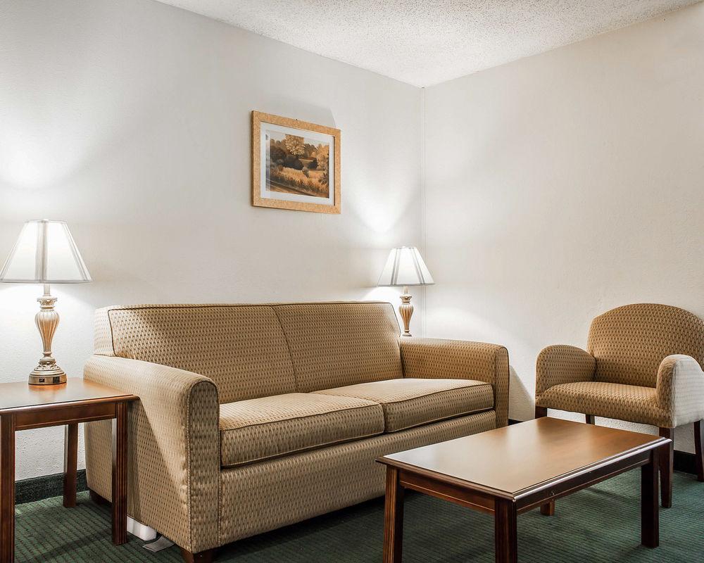 Rodeway Inn Columbia Bagian luar foto